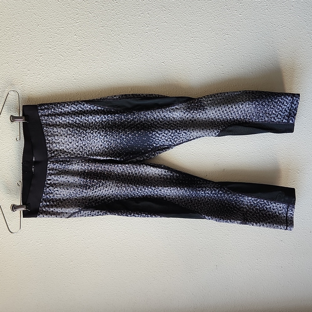 Nike Pro Hypercool Capri Legging Size M